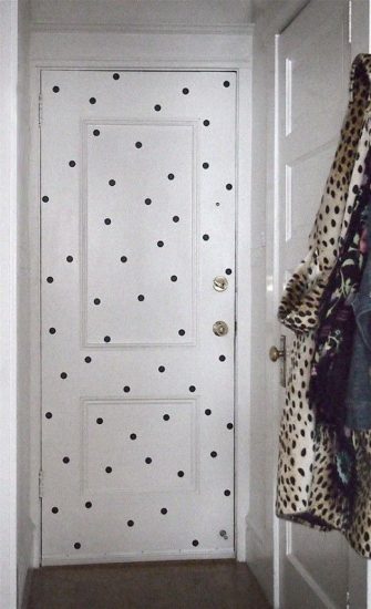 15 Ideas de diseño para decorar la puerta de tu habitación