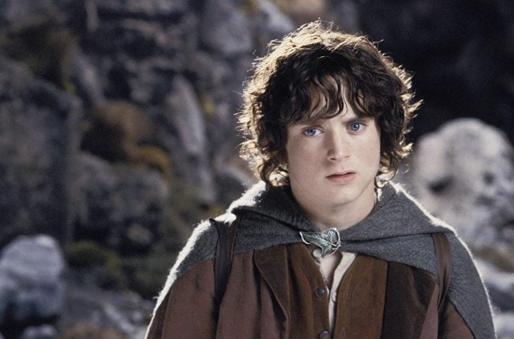 Elijah Wood vestido colo elfo para interpretar a Frodo Bolsón en la película El Señor de los Anillos: las dos torres