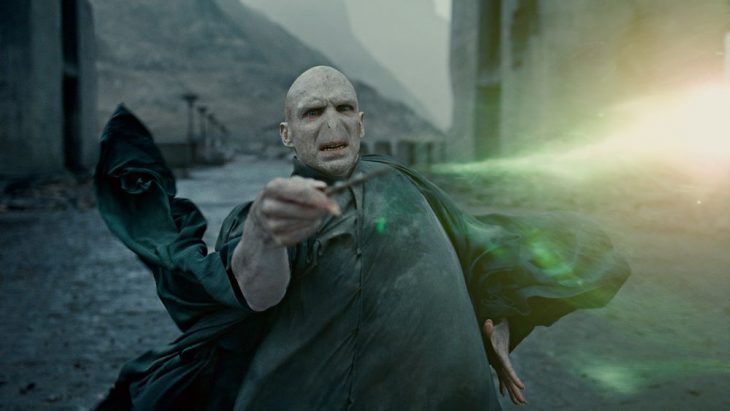 Ralph Fiennes vestido como Lord Voldemort en la película  Harry Potter y las Reliquias de la Muerte: parte 2 