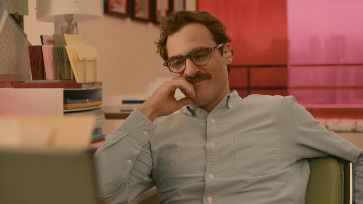 El actor Joaquin Phoenix interpretando a Theodore Twombly en la cinta Her