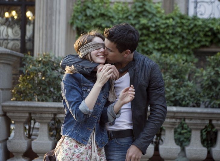 La actriz María Valverde y el actor Mario Casas respectivamente en la cinta Tres metros sobre el cielo