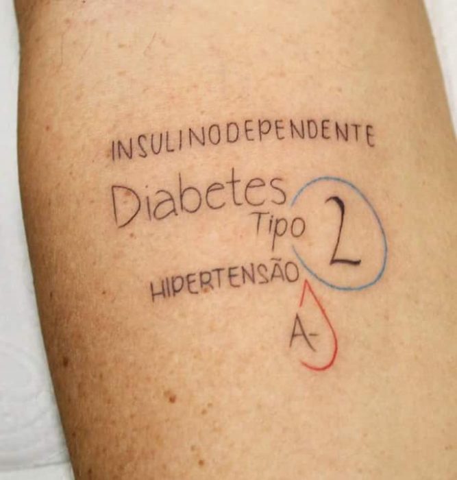 Tatuajes con información médica de una enfermedad crónica