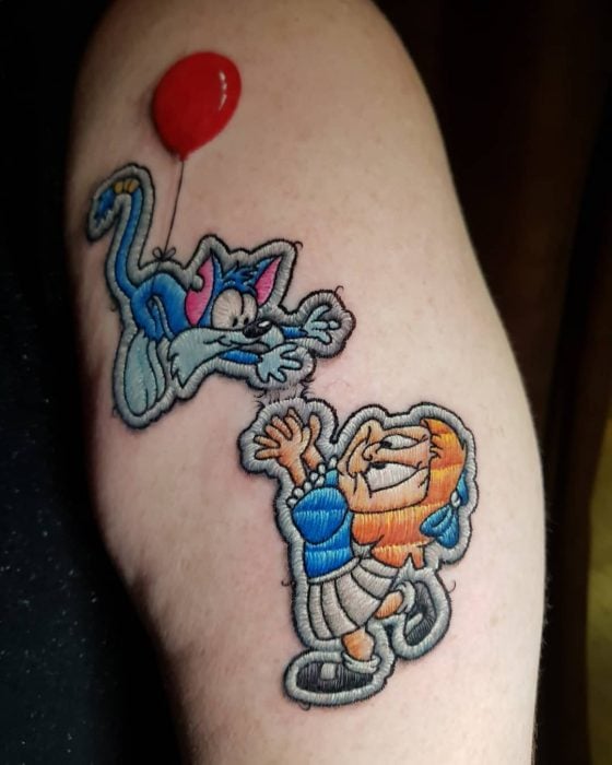 Tatuaje de Elvira de Tiny Toons en el brazo, de bordado de tatuador brasileño Eduardo "Duda" Lozano
