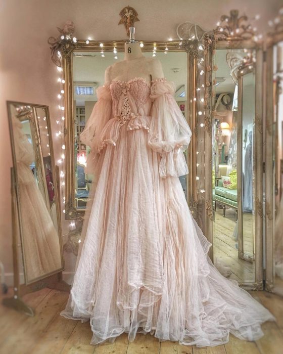 Vestidos de novia vintage confeccionados por la diseñadora Joanne Fleming, vestido para fiesta elegante, largo de tela tipo tul, con encaje, sin hombros color rosa pálido