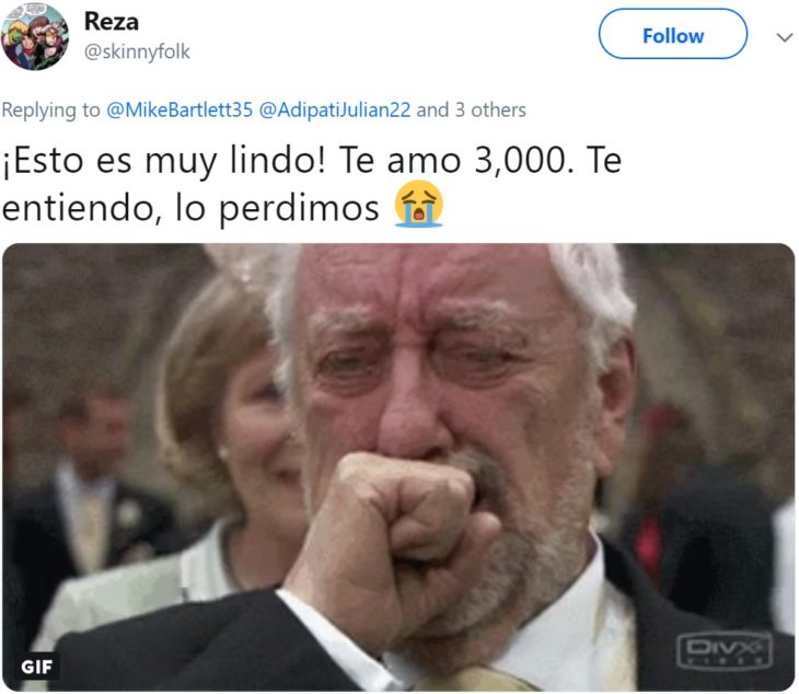 Papá comparte en Twitter que su hijo lloró hasta dormirse abrazado de sus juguetes de Iron Man después de ver la muerte de Tony Stark en Avengers: Endgame; meme de viejito llorando