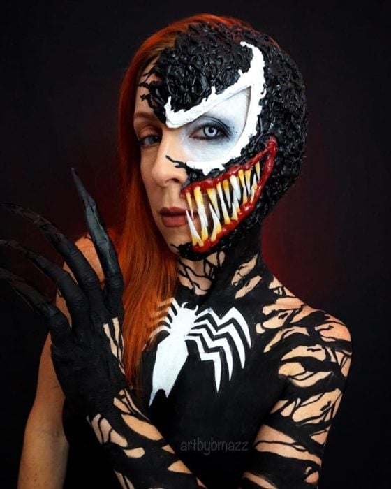 Brenna Mazzoni maquillada como Venom