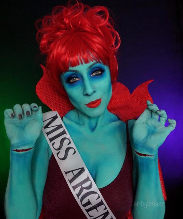 Brenna Mazzoni maquillada como Miss Argentina de Beetlejuice 
