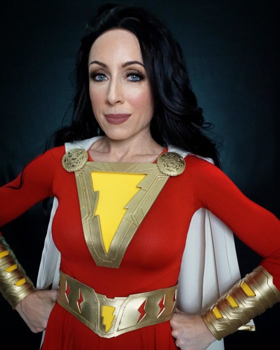 Brenna Mazzoni maquillada como Shazam