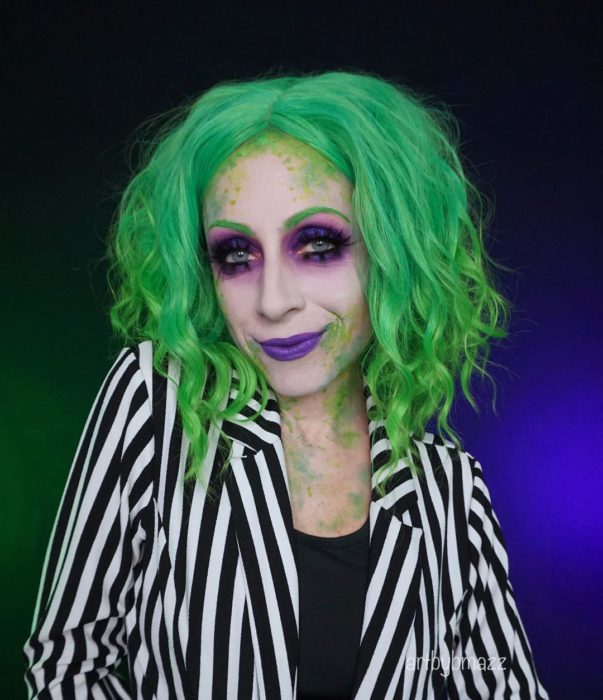 Brenna Mazzoni maquillada como Beetlejuice 