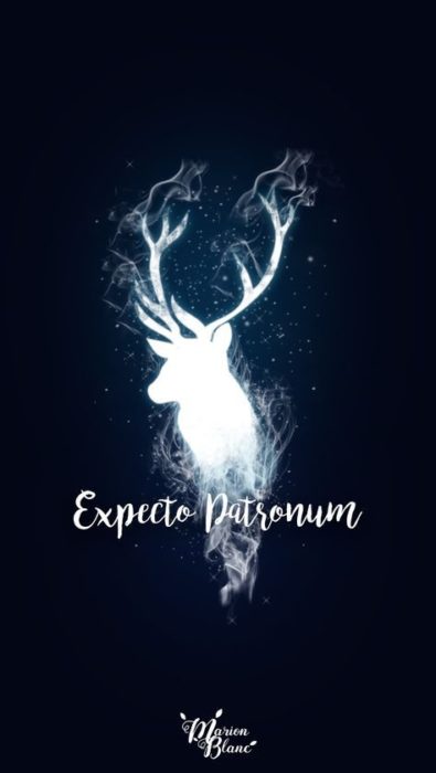 Carta da parati mobile con la sagoma illuminata di cervo, expecto patronum, Harry Potter