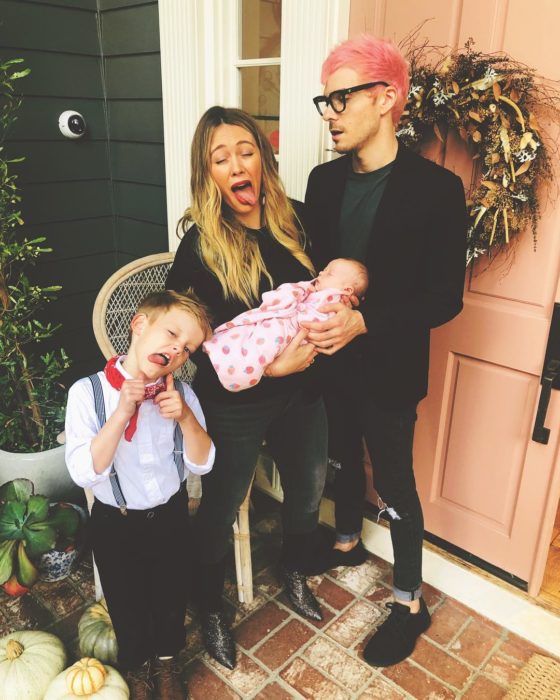 Cantante y actriz Hilary Duff con el músico y compositor Matthew Koma sy sus hijos Luza Cruz y la bebé Banks Violet Bair