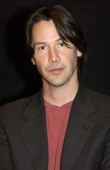 Actor Keanu Reeves joven, hombre joven de cabello largo