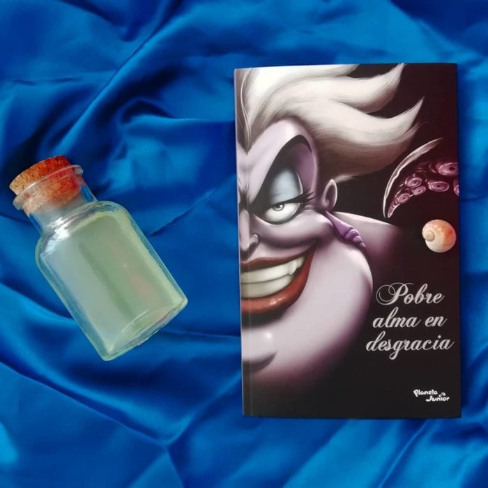 Portada del libro Pobre alma en desgracia de Disney, inspirado en Úrsula, La Sirenita