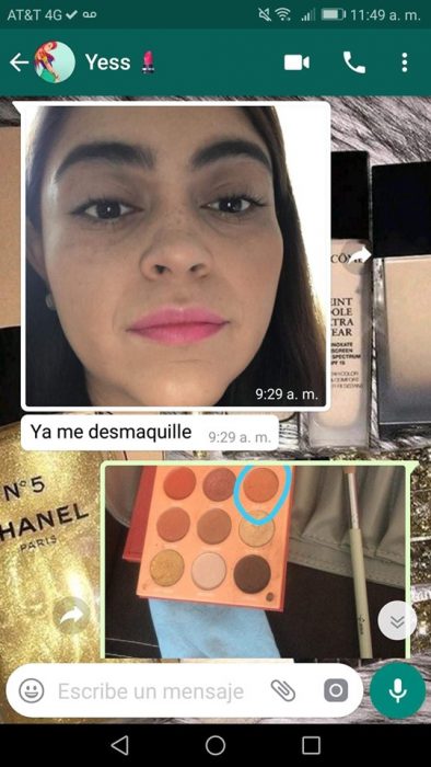 Mujer ayuda a su mejor amiga a maquillarse con instrucciones vía Whatsapp