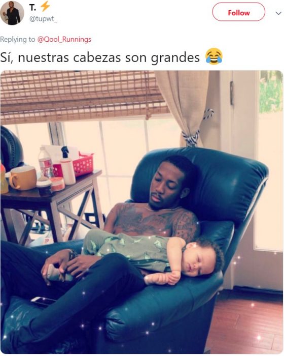 Papá con tatuajes se queda dormido con su bebé en el sillón reclinable