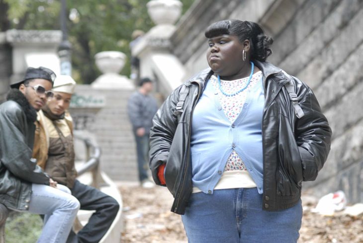 Gabourey Sidibe paseando por las calles de Nueva York, escena de la película Precious 