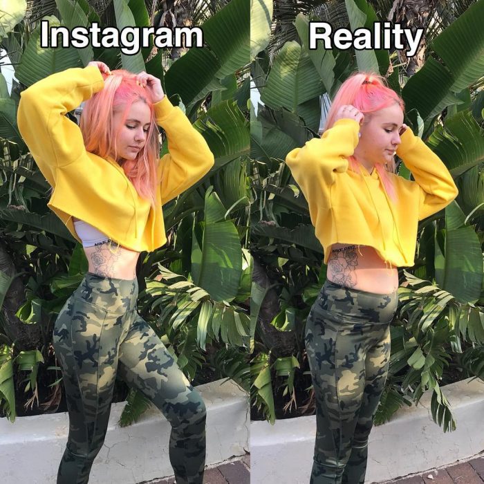 Bloguera Sara Putho, selfies comparativas entre la expectativa en Instagram y la realidad; chica de cabello rosa y largo, peinado con una coleta alra, con hoddie oversized amarillo y leggin de camuflaje militar, con tatuaje de flores en las costillas, posando para fotografía