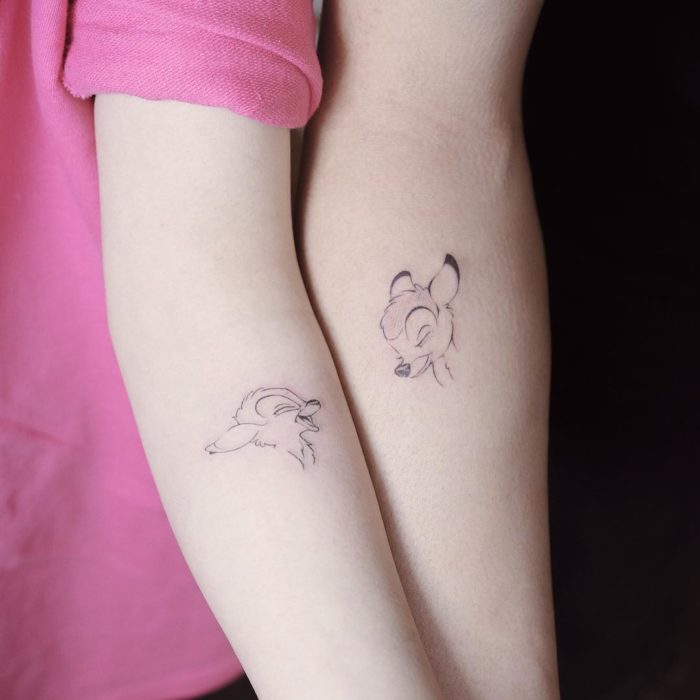 Tatuaje minimalista de amigas de Bambi y Faline de Disney en el brazo