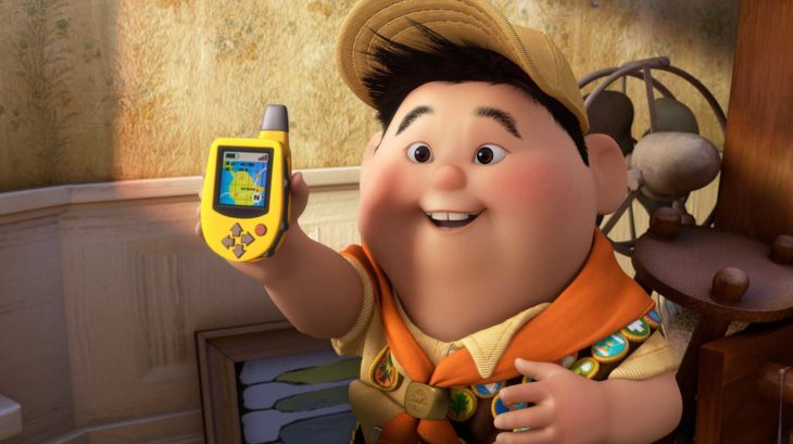 Curiosidades de película de Disney-Pixar, Up: una aventura de altura; niño Russell con teléfono amarillo con mapa