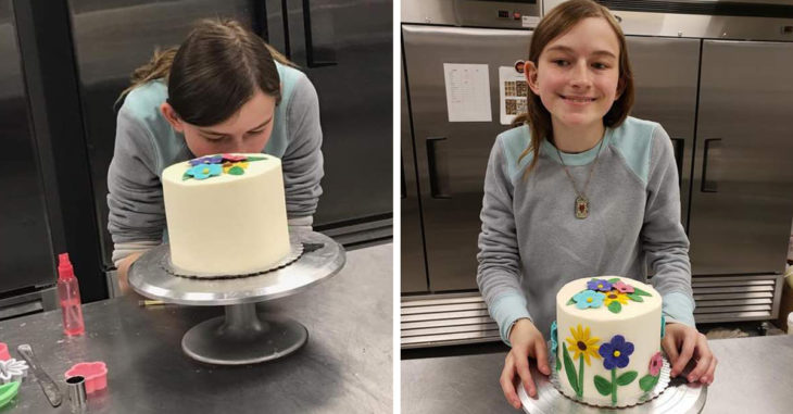 No puede ver pero decora y cocina repostería como una profesional