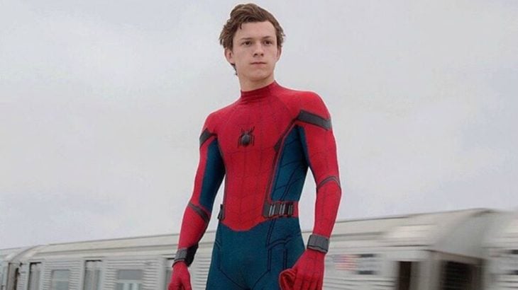 Tom Holland usando el traje de Spider-Man, Marvel