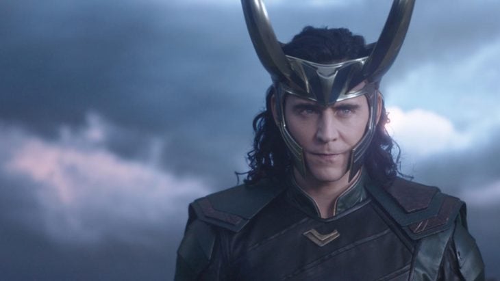 Tom Hiddleston vestido como Loki, Marvel, Thor