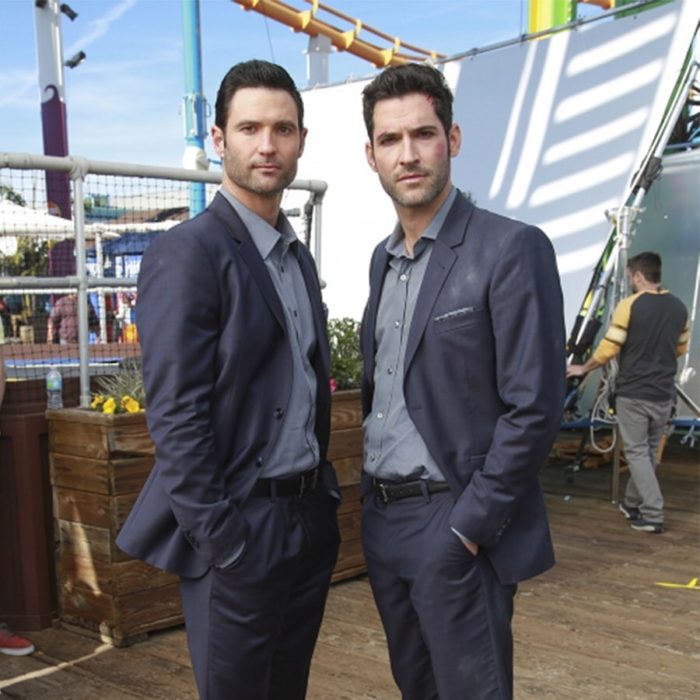 Actores junto a sus dobles; actor Tom Ellis interpreta a Lucifer 