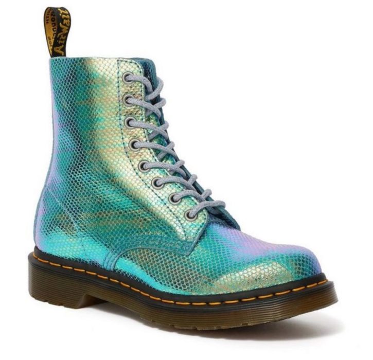 Botas Doc Marteens con tacon alto en color azul sirena 