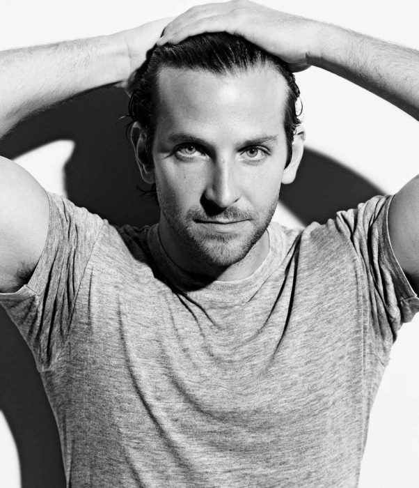 Actor, director y cantante Bradley Cooper en sesión de fotografía a blanco y negro