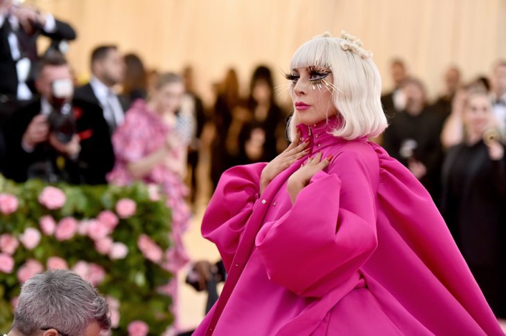 Las raras exigencias de los famosos; Lady Gaga con vestido rosa en el Met Gala 2019