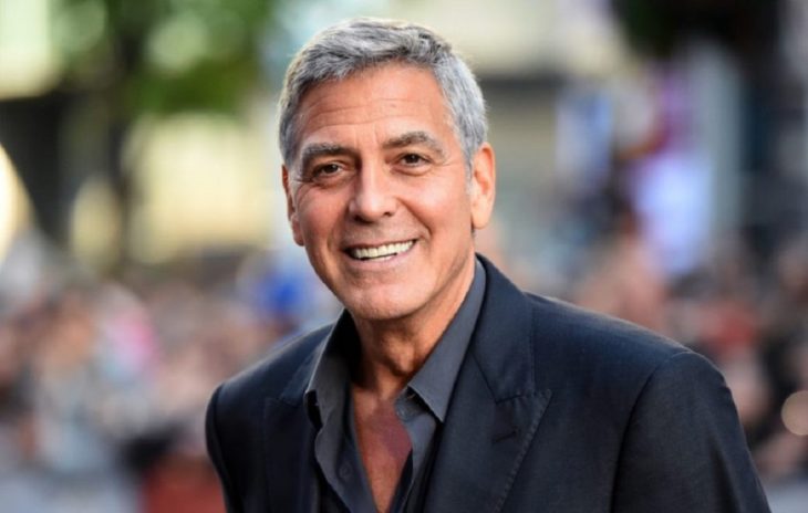 Las raras exigencias de los famosos; George Clooney con canas y traje azul