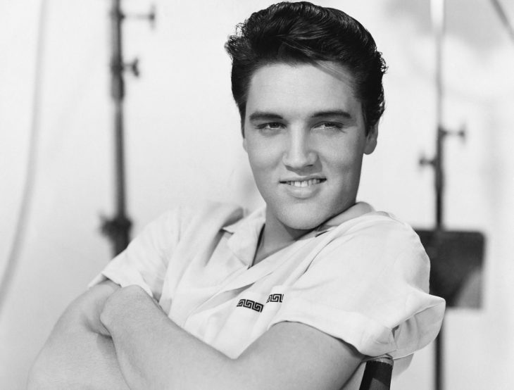 Músico Elvis Presley de joven