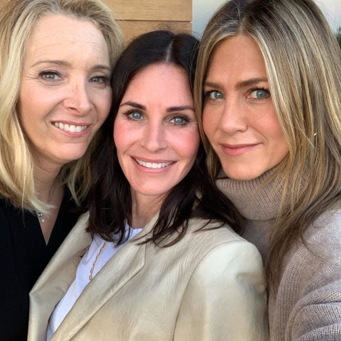 Lisa Kudrow, Courteney Cox y Jennifer Aniston como Phoebe Buffay, Monica Geller y Rachel Green en Friends