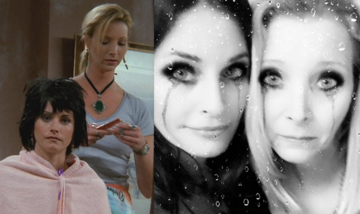 Courteney Cox y Lisa Kudrow; Phoebe Buffay le corta mal el cabello a Monica Geller en Friends