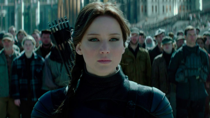 Jennifer Lawrence interpretando a Katniss Everdeen en Los Juegos del Hambre, Sinsajo