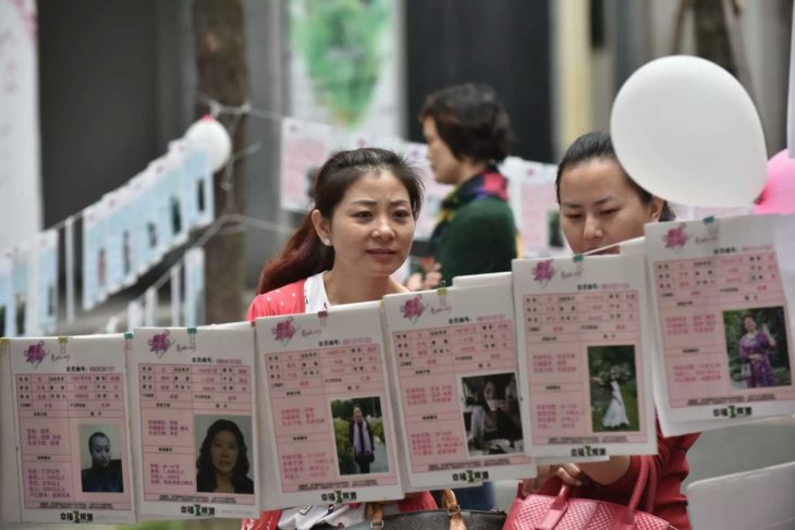 China da vacaciones a mujeres solteras; mercado de matrimonios