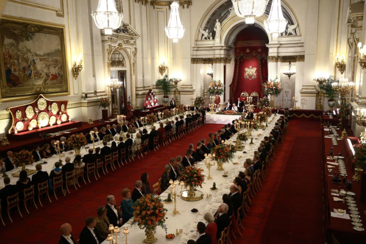 Reina Isabel II ofrece trabajo en el Palacio de Buckingham como organizador de eventos