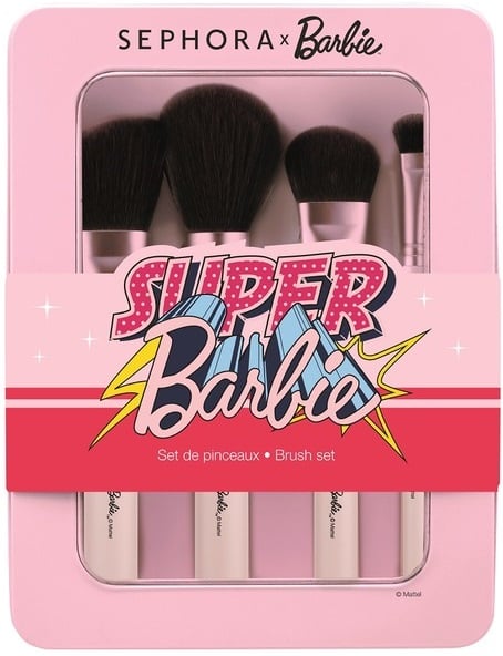 Set de brichas para maquillaje en tono rosa pastel con logo de Barbie