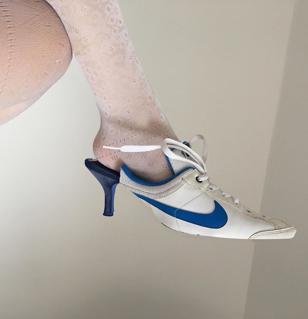 Esta los clásicos tenis Nike ¡tienen tacón!