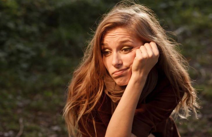 Mujer confiesa estar aburrida de su esposo