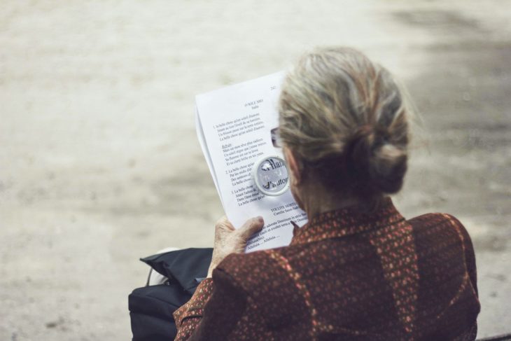 El alzheimer provoca que se olviden cosas tan sencillas como leer