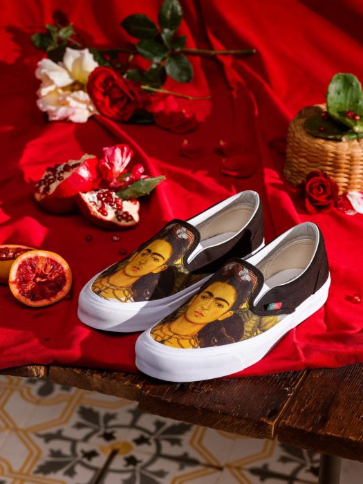 Tenis Vans replicando un cuadro de Frida Kahlo