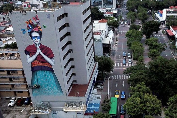 Mural de Frida Kahlo hecho por Fin Dac en Guadalajara