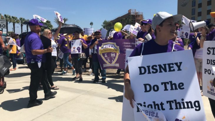 protestas de empleados del Disney Hotel en 2018