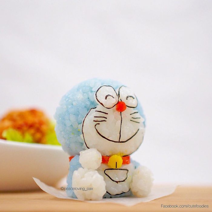 Figura de arroz creado por Pax pacífico inspirada en Doraemon