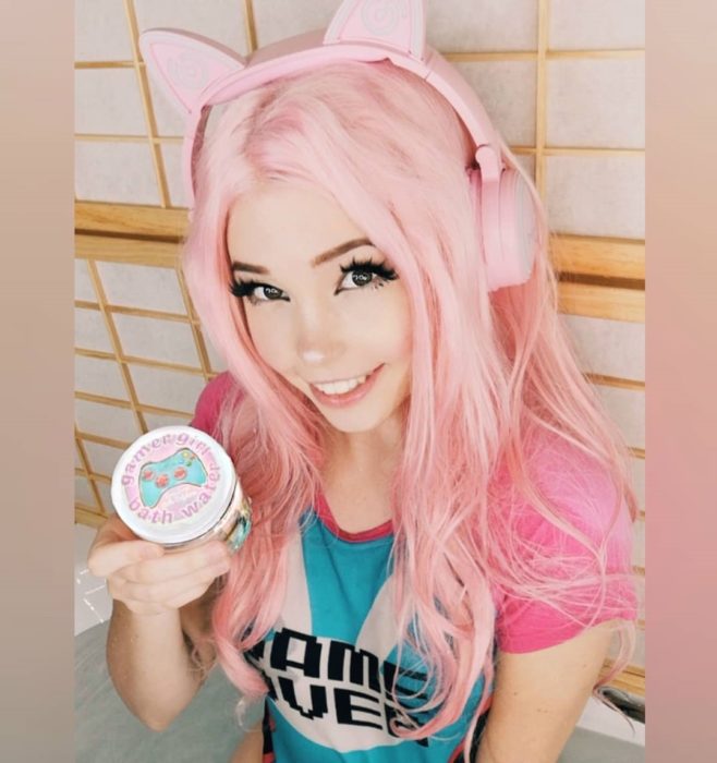 Cosplayer Belle Delphine vende el agua de su bañera