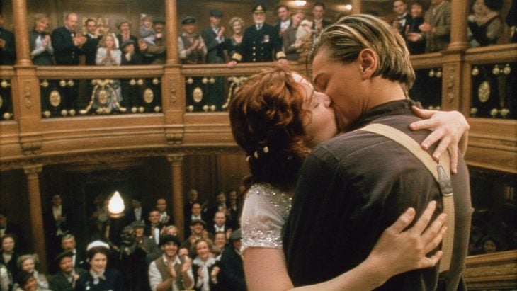 Datos sobre películas; Titanic con Leonardo DiCaprio y Kate Winslet; Jack y Rose besándose
