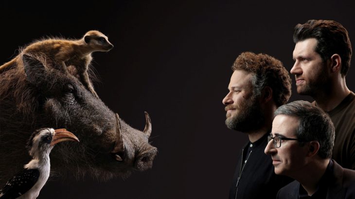 Actores posan junto a sus personajes de el Rey León; John Oliver, Seth Rogen y Billy Eichner como Tomón, Pumba y Zazu