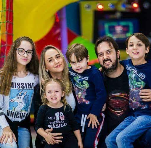 La familia de Rafael Mayer el niño brasileño autista que habla nueve idiomas