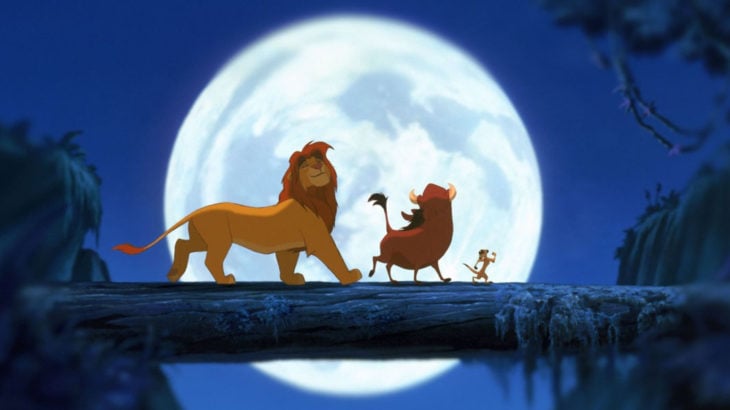 curiosidades de película de Disney El rey león de 1994; Simba, Timón y Pumba cantando Hakuna matata